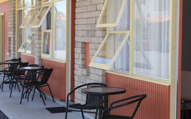 Hawaiian Sands Motor Inn