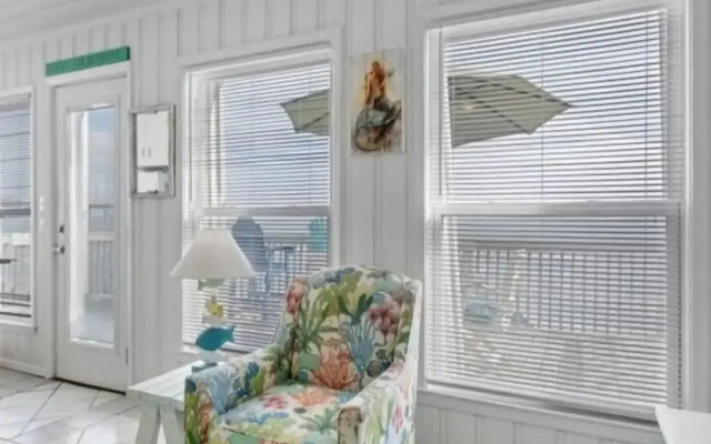 Margaritaville 2 Bedroom Home by RedAwning