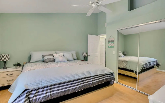 Group-Friendly Tarpon Springs Duplex by RedAwning