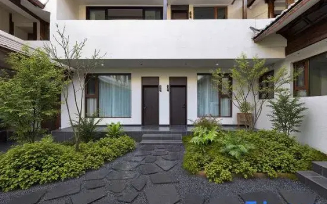 Yueshan and Tingfeng Courtyard-Style Resort Hotel