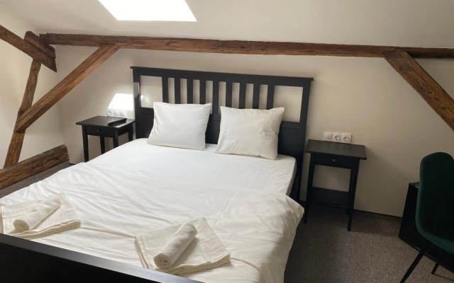 Theater Guesthouse with Parking