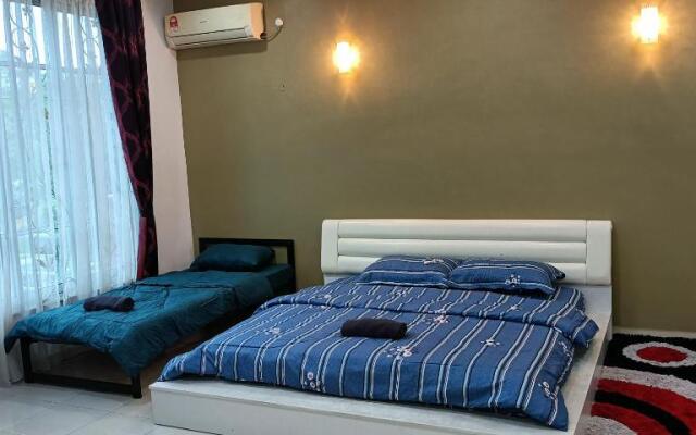 DKay SENDAYAN HOMESTAY 4 ROOMS
