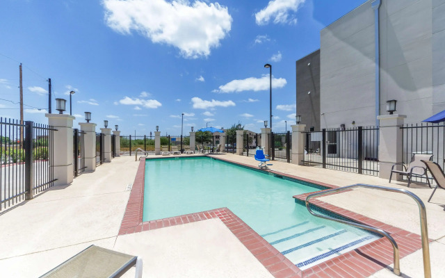 Motel 6 Laredo, TX - Airport
