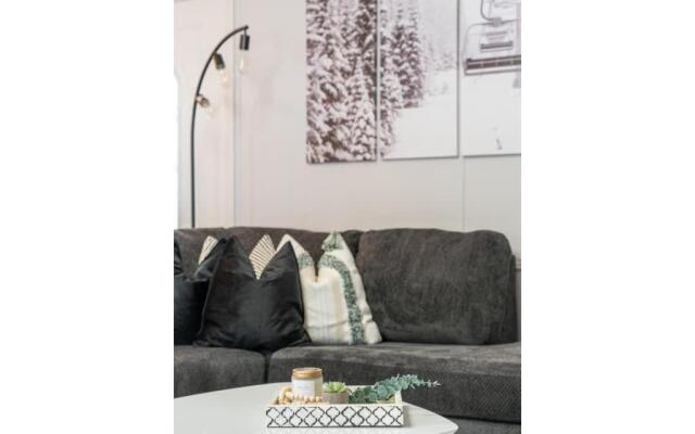 Mountain Time I Powderkeg I Firepit l King Bed