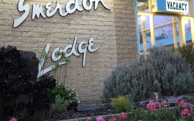 Smerdon Lodge Motel