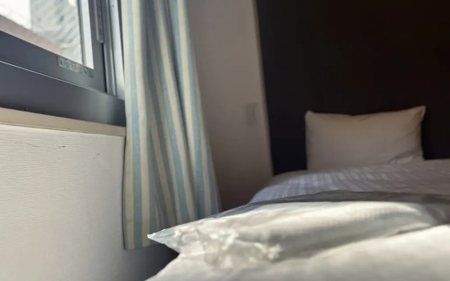 Hotel LiVEMAX Umeda Central – Guest Rooms – Osaka