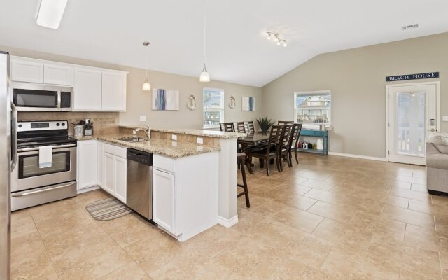 Latitude Adjustment - Private Pool/elevator!