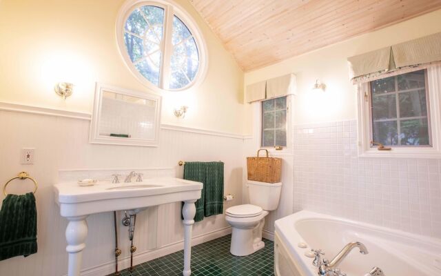 Red Pines a Lake of Bays Gem on a Very Private West Exposure 210' ft Point