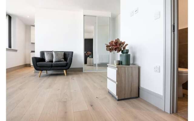 Finchley Modern Apartment - 1 Bedroom With Balcony