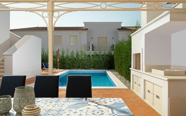 Lavish Villa in Vabriga With Picturesque Views & Pool