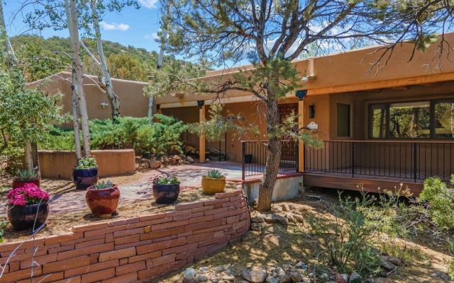 Casa Ladera - Enchanting Home, Nestled in Foothills With Spectacular Views
