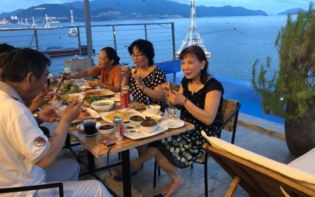 Nha Trang Harbor Apartments & Hotel