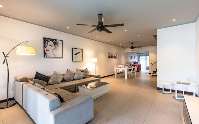 4 BR Townhouse in Great Location BSS