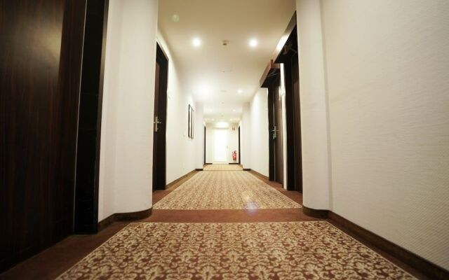 The Atrium Hotel