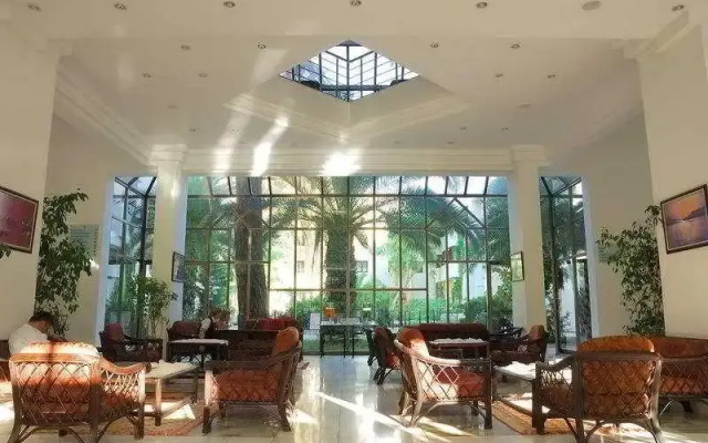 Majesty Club La Mer Art
