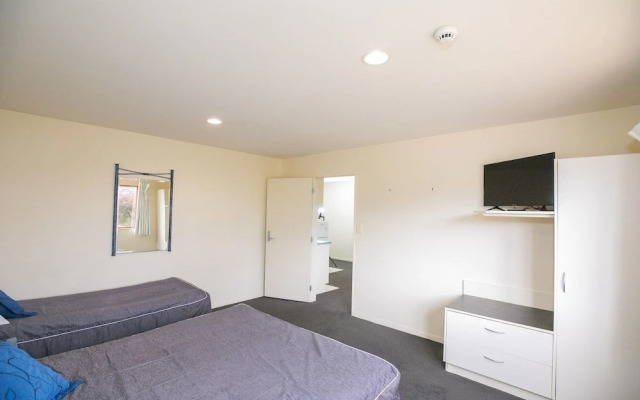 Albany Executive Motor Inn