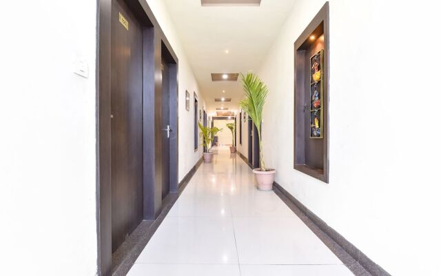 Fabhotel Golden Palms