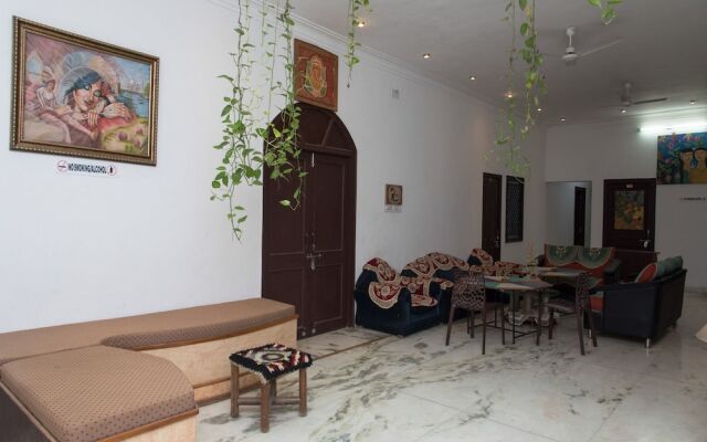 OYO 16825 Home Cozy Green View Stay Goverdhan Villas