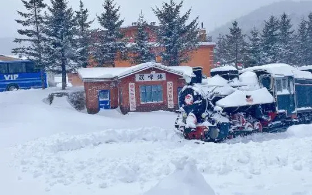 Jingbohuchuntiandujiashanzhuang