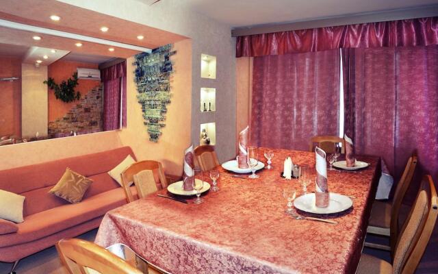 Отель Уральская