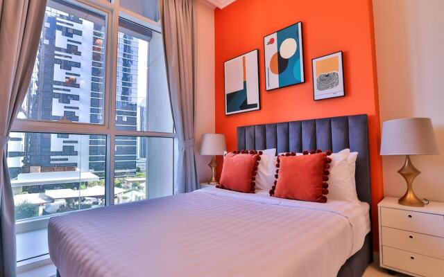 Luxe 3BR Burj Khalifa -gym/pool by Belvilla