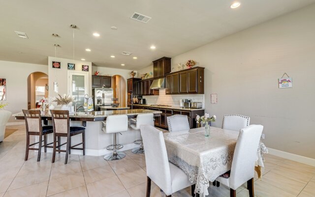 Beautiful Bakersfield Home ~ 8 Mi to Downtown!