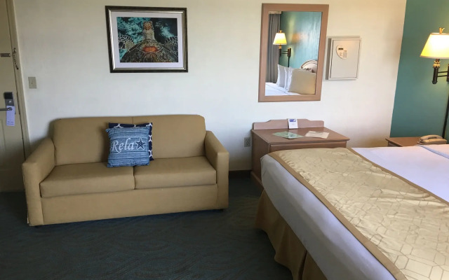 Tropical Winds Oceanfront Hotel