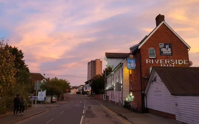 Riverside Inn