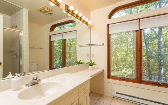 Luxury Wintergreen Near Golf Course Pool Access