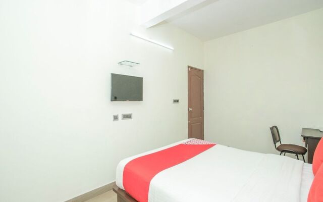 OYO 13170 Sky Suites