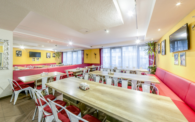 A&T Hotel & Hostel