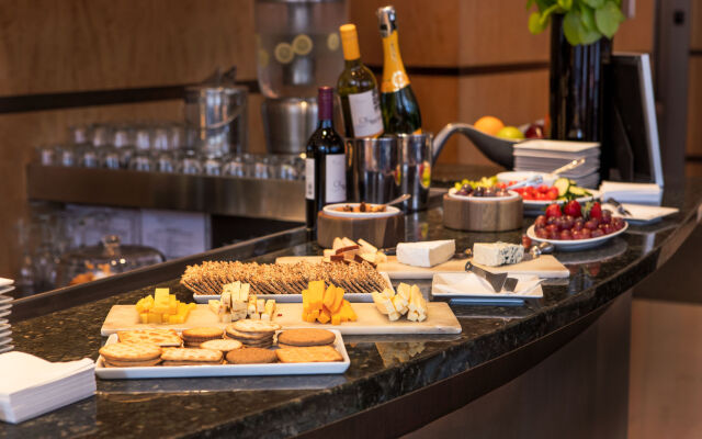 Hotel Giraffe by Library Hotel Collection