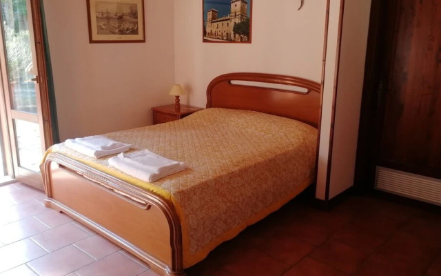 Apartment for 6 People in Villa Luzi Farmhouse