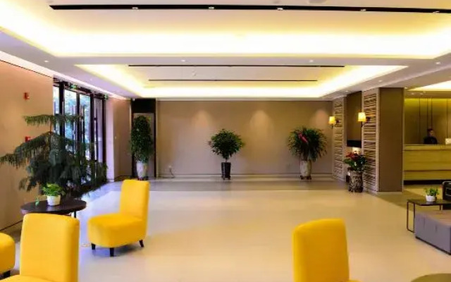 Homeinn Plus Hotel (Dunhua Railway Station)