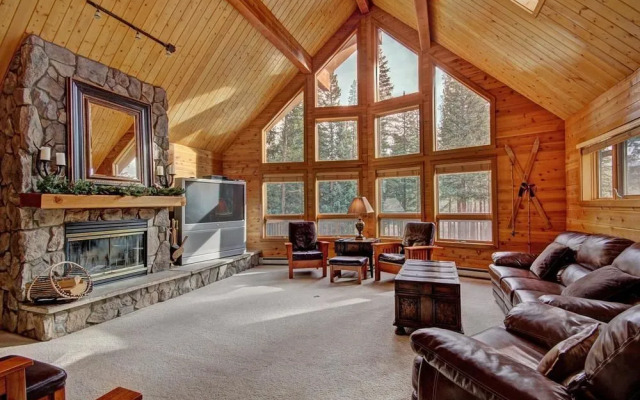 Black Bear 5 Br Home by RedAwning