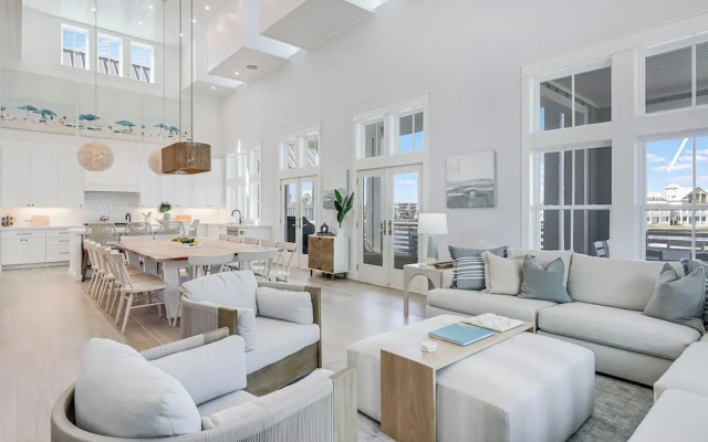 Lakeside Luxury 230 LAK