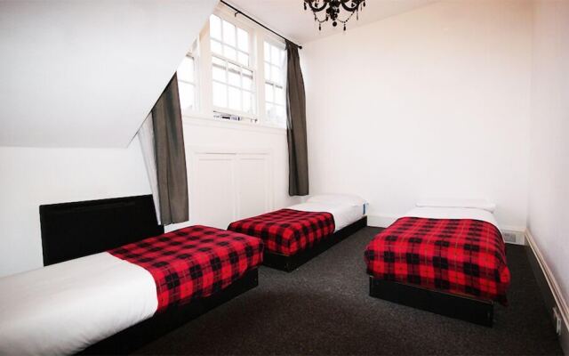 Edinburgh Princes Street Top Floor Apt