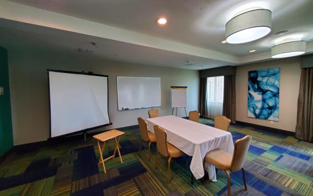 Holiday Inn Express Hotel & Suites Pearland by IHG