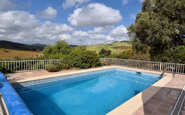 Lovely Holiday Home With Private Swimming Pool in Almogía