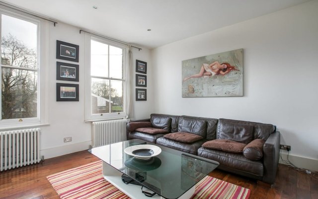 Designer 1 bed in Heart of West Kensington