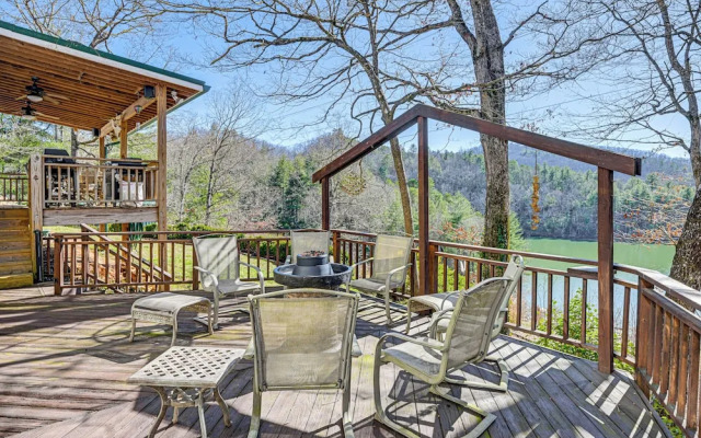 Lakefront Cabin Retreat w/ Dock in Robbinsville!
