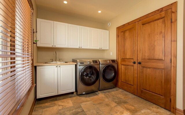 Endless Summers ~ Fabulous oasis with a designer’s touch!