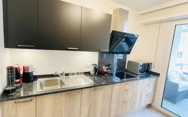 3 bedrooms in Center Terrace & Parking