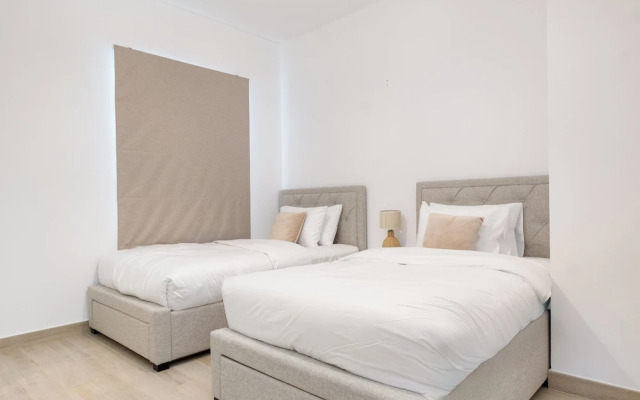 Bloomfields Luxurious 2Br Water Edge