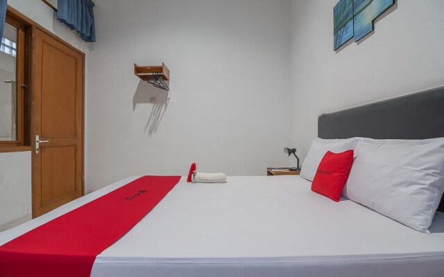 Reddoorz Near Setrasari Mall