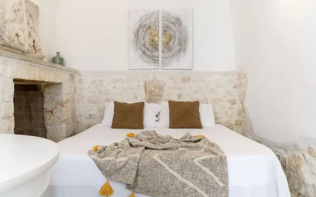 19 White Luxury Suite With Jacuzzi by Wonderful Italy