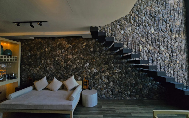 The Whe-la Wha-le Hotel