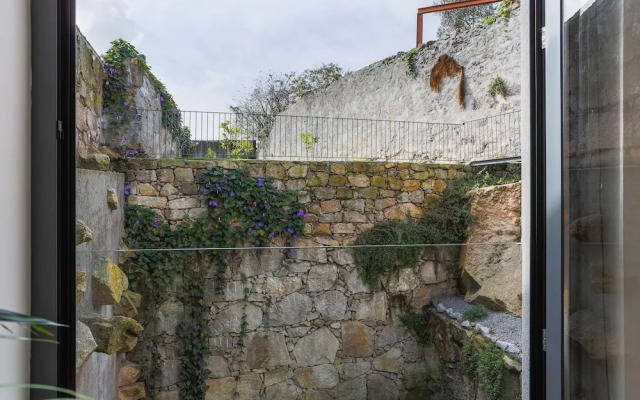 Trind5 · Samasal Trindade Apartments #5 Next to Aliados!