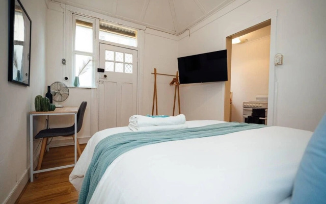 Little Chapel on Durham-Netflix, WiFi, COSY!