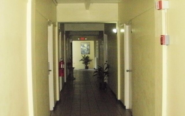 Pineapple Court Hotel